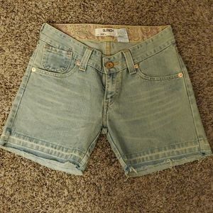 Levi Bermudas